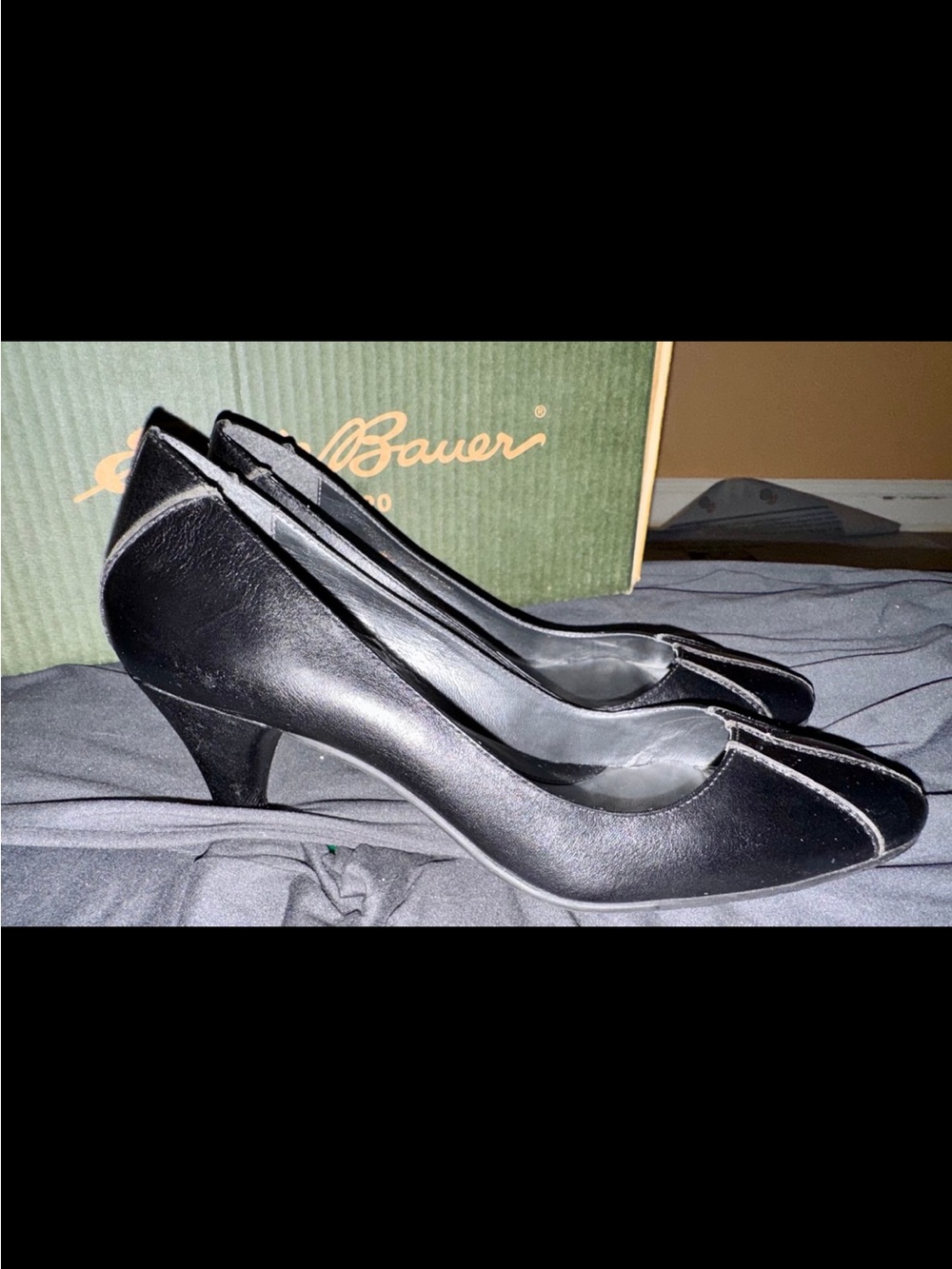 Vintage Eddie Bauer Black Leather Pumps Heels with Contrast Stitching size 8